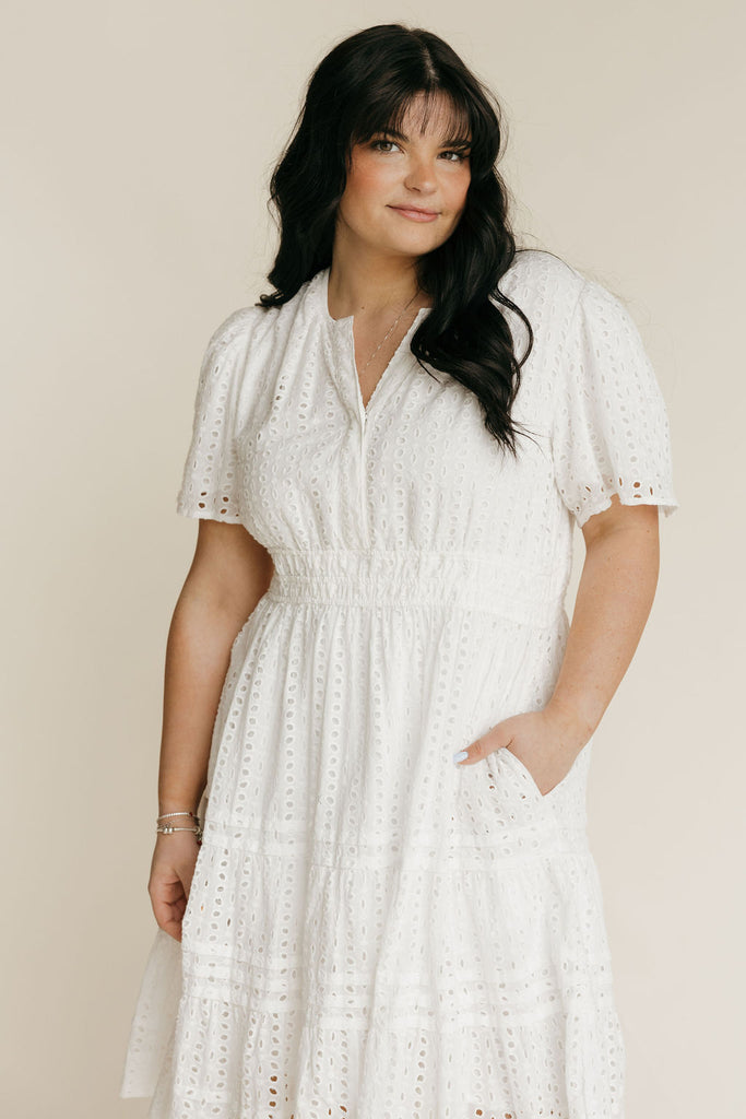Knee Length Casual White Lace Dress Retro White Lace Knee Length Wedding Party Dress With Beaded Knee Length Casual White Lace Dress Retro White Lace Knee Length Wedding Party Dress With Beaded