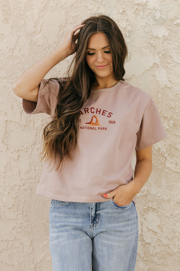 Arches Park Tee-Mocha