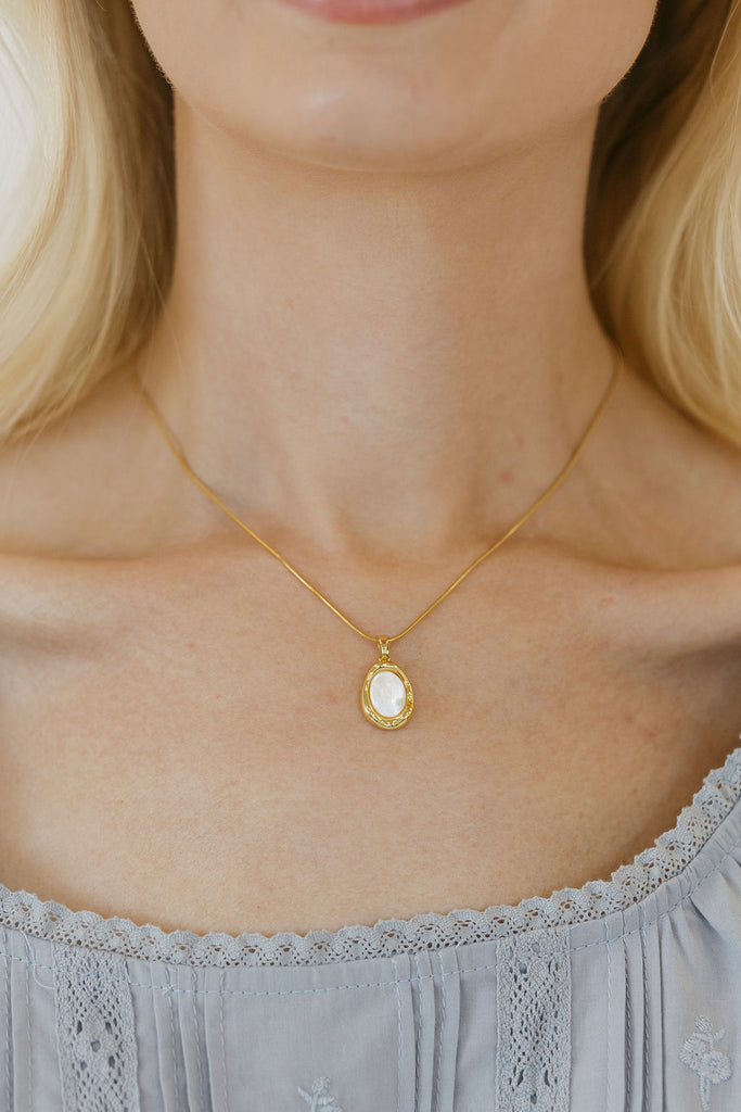 Pearl Pendant Necklace-Gold