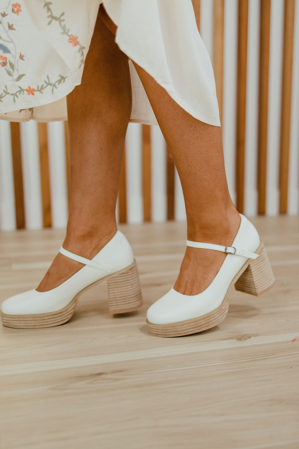 Olivia Gold - White Toes. White Heels 🤍👡✨